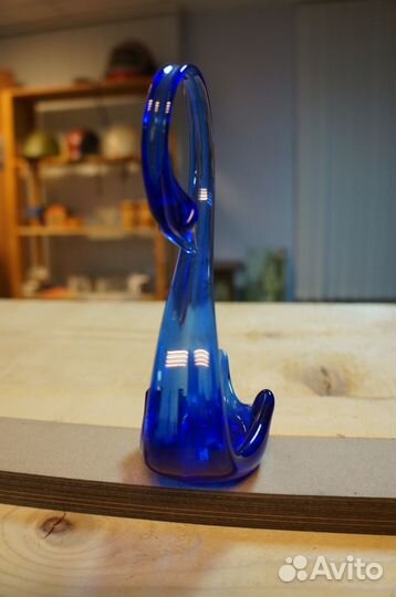 Фигурка лебедь из синего стекла 18,5 см