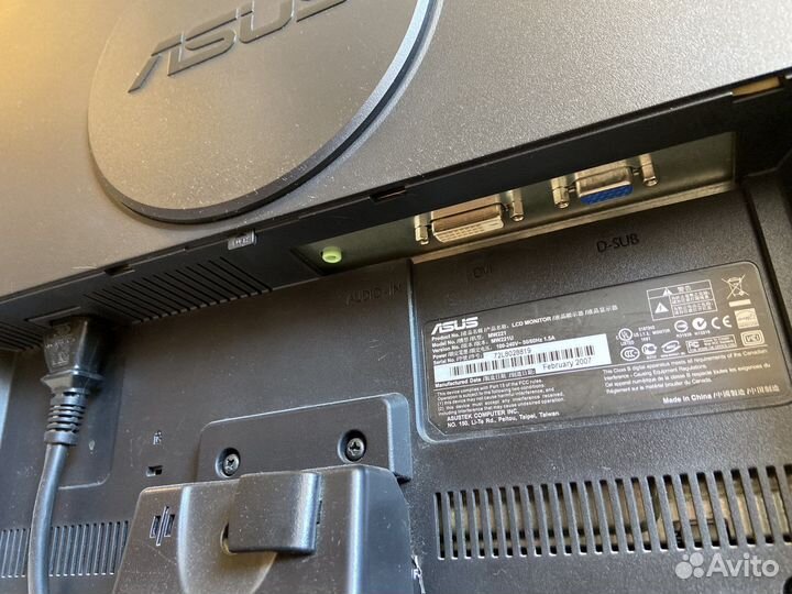 Монитор для компьютера Asus и клавиатура