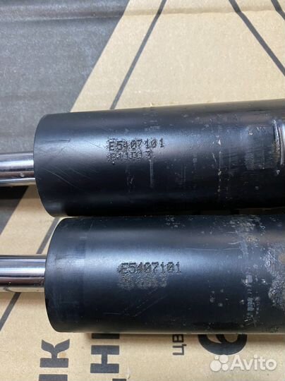 Стойки амортизатора audi Q5 передние