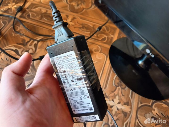 Монитор LG Flatron e2240s