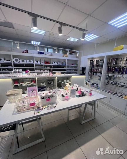 Продавец консультант маникюрный магазин