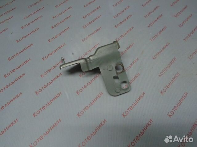 Nissan 62292-BV000 Кронштейн правый