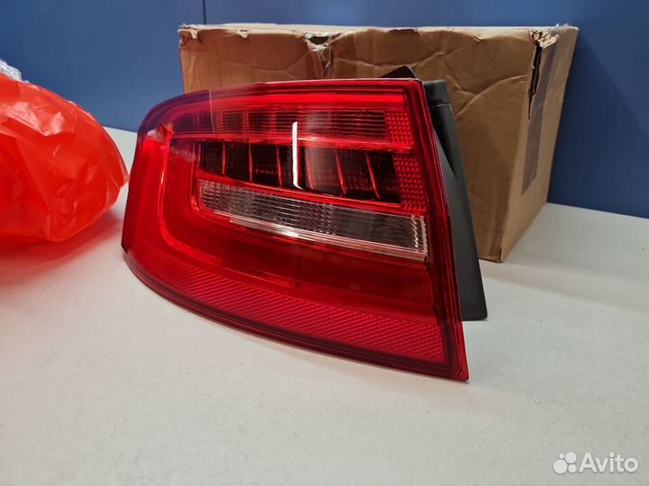 Фонарь на крыло левый Audi A4 B8 2007-2015