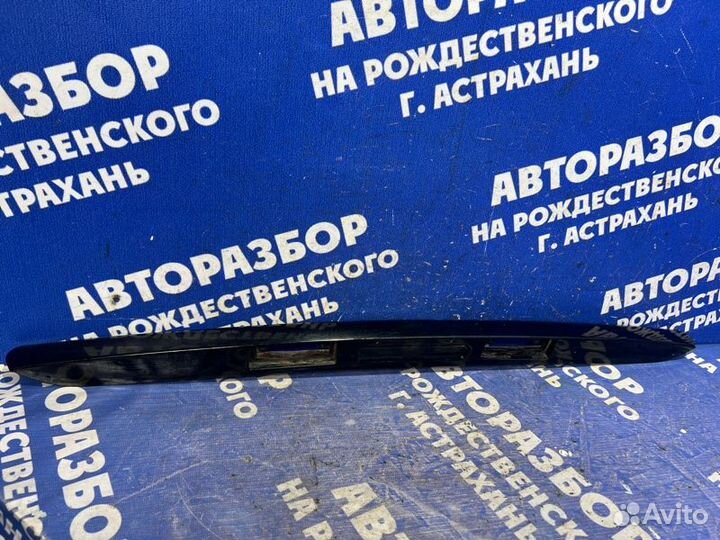 Накладка крышки багажника Ford Fiesta 5 хэтчбек