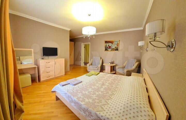 Коттедж 450 м² на участке 10 сот.