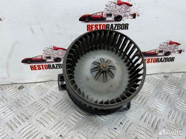 Мотор печки Mitsubishi Chariot Grandis минивен 2