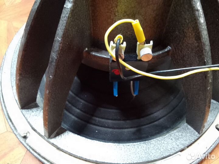 Динамик низкочастотный