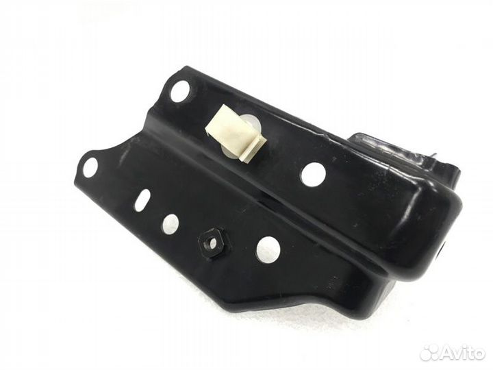 Кронштейн крыла передний правый Toyota Camry