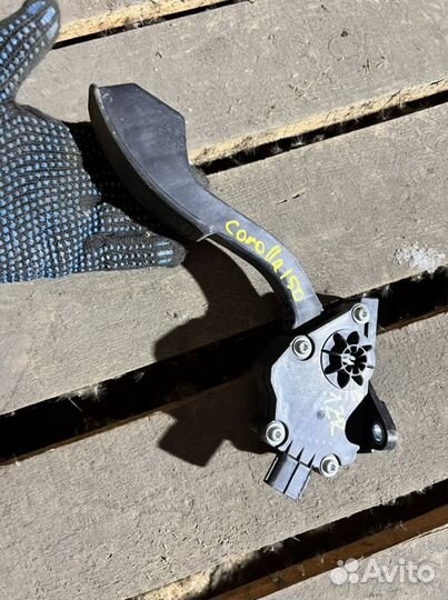 Педаль газа акселератор Toyota Corolla 150