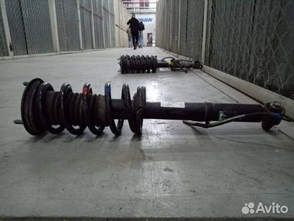 Амортизатор передний левый Lexus IS 3 (2013-2016)