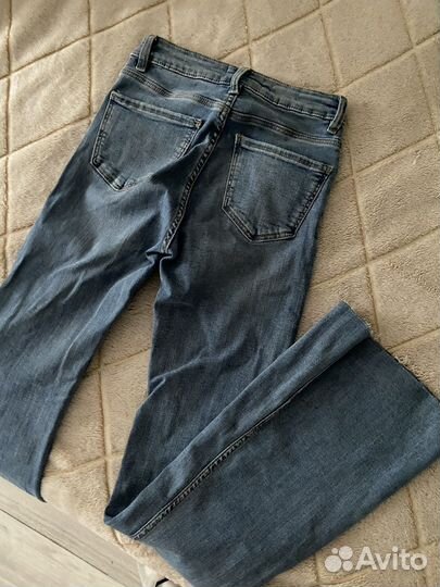 Джинсы клеш mango