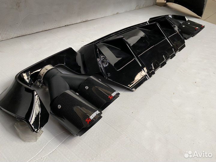 BMW F10 Бампер М5 + Диффузор + Насадки Akrapovic