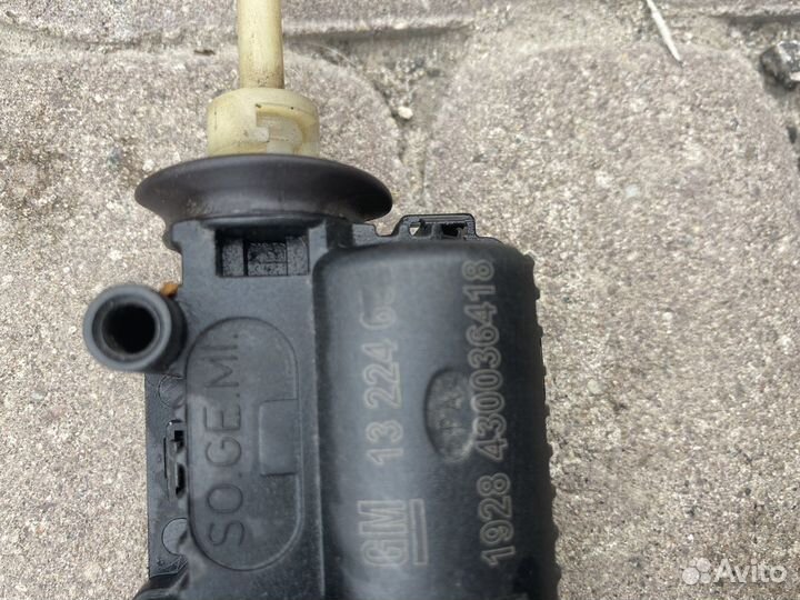 Актуатор лючка бензобака opel Astra h