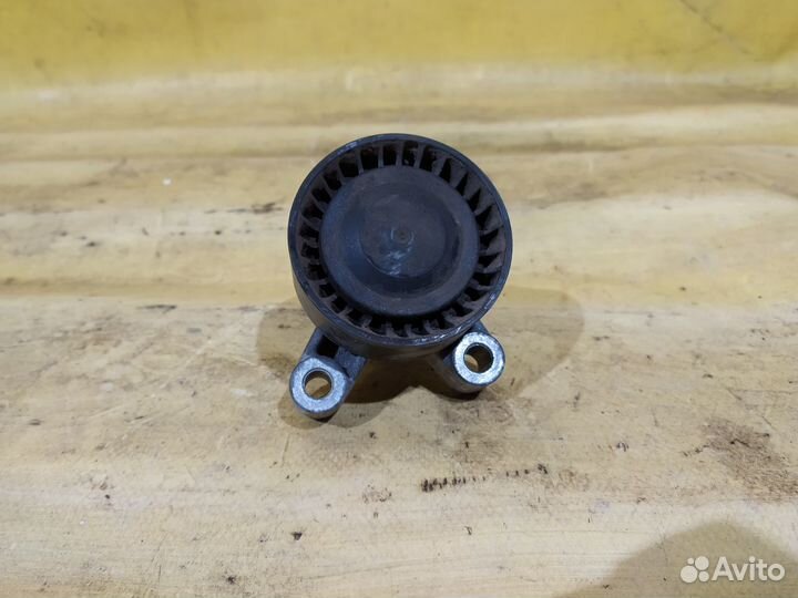 Кронштейн ролика 3.0 TDI cjga Audi Q7 4L