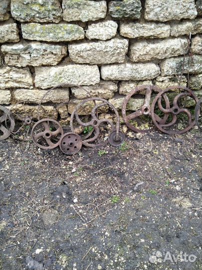 Старые железные колёса