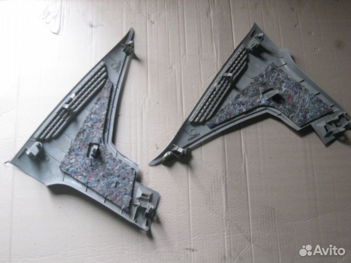 Накладка задней стойки верхняя Renault Megane 2