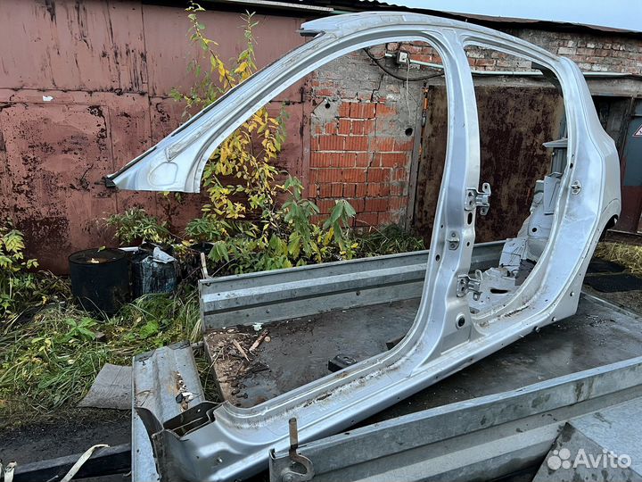 Крыло заднее Порог левый Renault Sandero 2