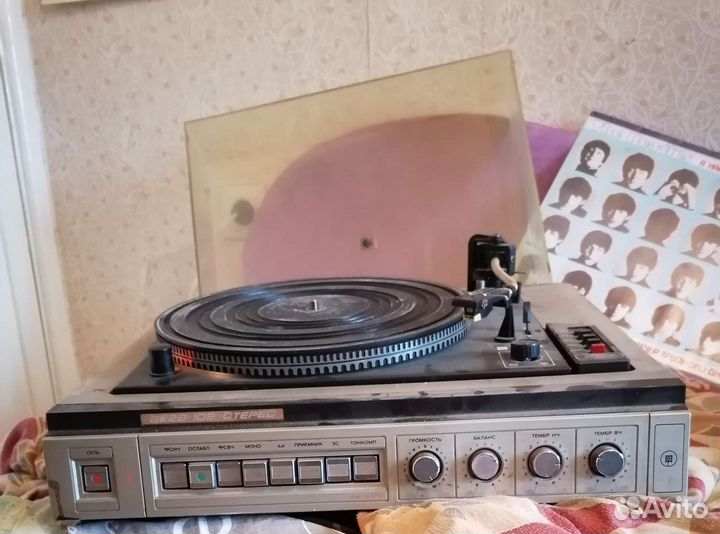 Проигрыватель винила (подойдёт для ретро фотосе