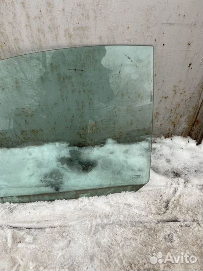 Стекло передней левой двери VW New Beetle A4