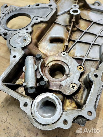 Крышка двигателя G4FC и масляный насос