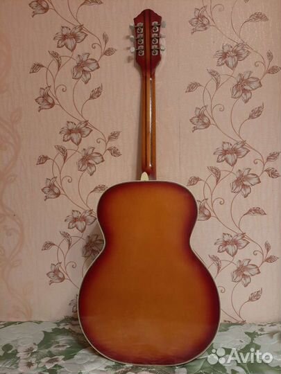 Акустическая гитара