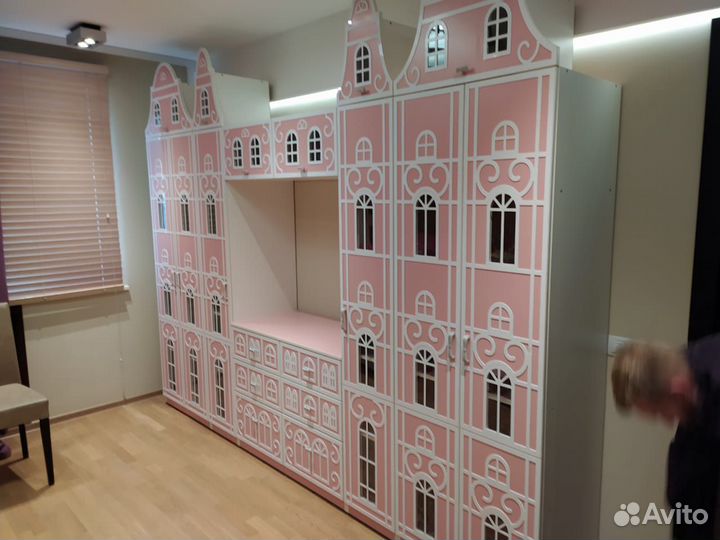 Сказочная детская мебель в комнату. Шкафы домиком
