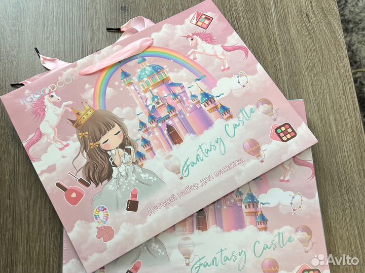 Набор десткой косметики с украшениями