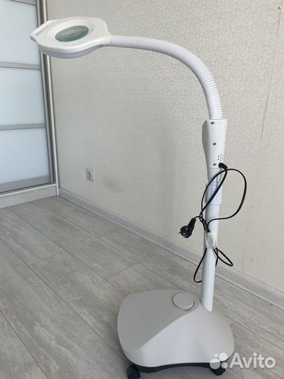 Косметологическая лампа лупа