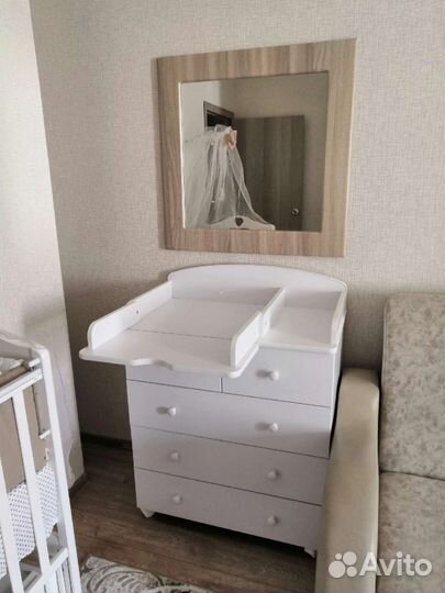 Детская кроватка и пеленальный комод