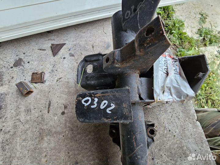 Балка подвески Mitsubishi Space Gear