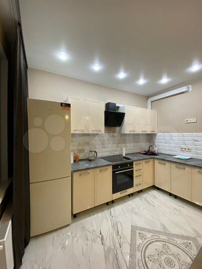 2-к. квартира, 65 м², 8/18 эт.