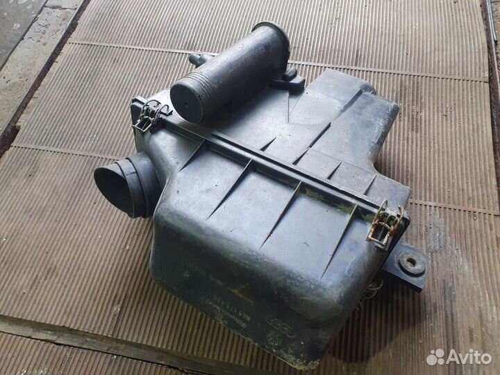 Корпус воздушного фильтра audi 100