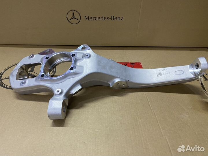 Поворотный кулак правый Mercedes W167