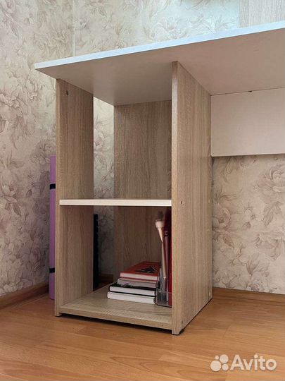 Письменный стол белый