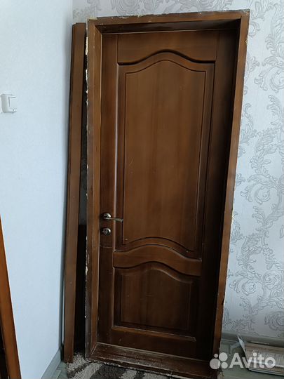 Дверь входная деревянная