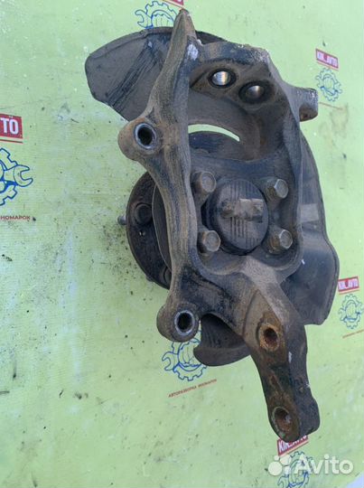 Кулак передний правый Hyundai Genesis купе