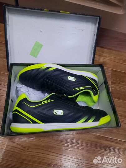 Продам футбольные буцы для спорт зала