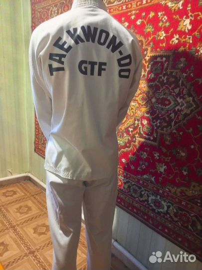 Спортивный костюм для тхеквондо