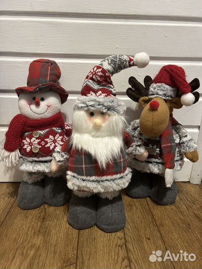 Игрушки под елку