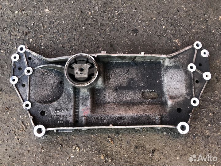 Подрамник передний Audi A3 8P, VW Golf 5