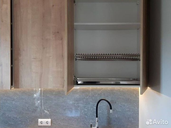 Угловая в потолок кухня на заказ