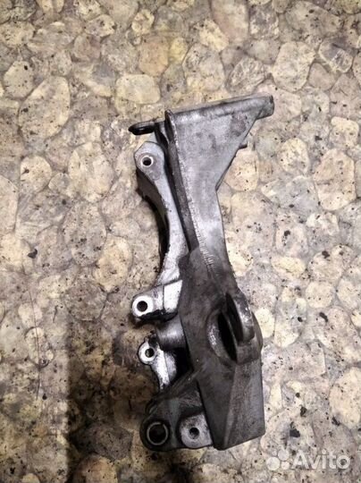Кронштейн генератора Renault Logan 2 K7M 2014