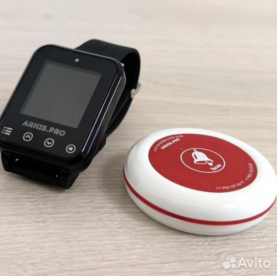 Кнопка вызова персонала и часы в салон красоты