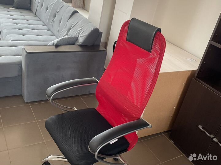 Офисное кресло