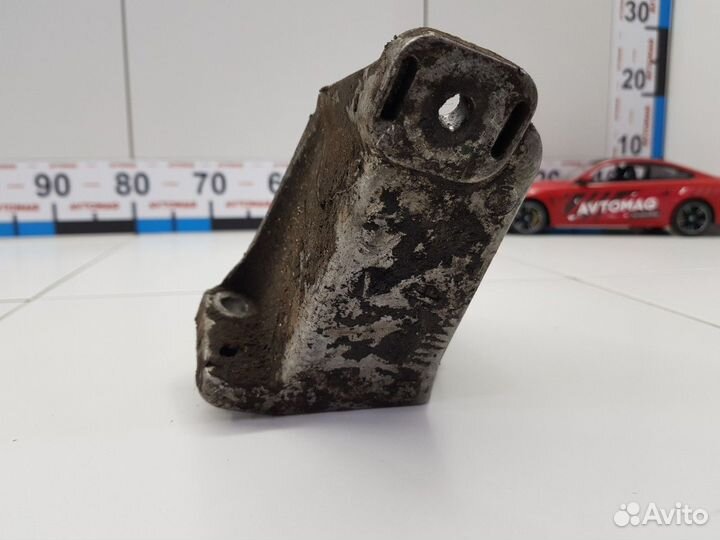 Кронштейн двигателя левый