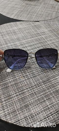 Солнцезащитные очки женские в железной оправе