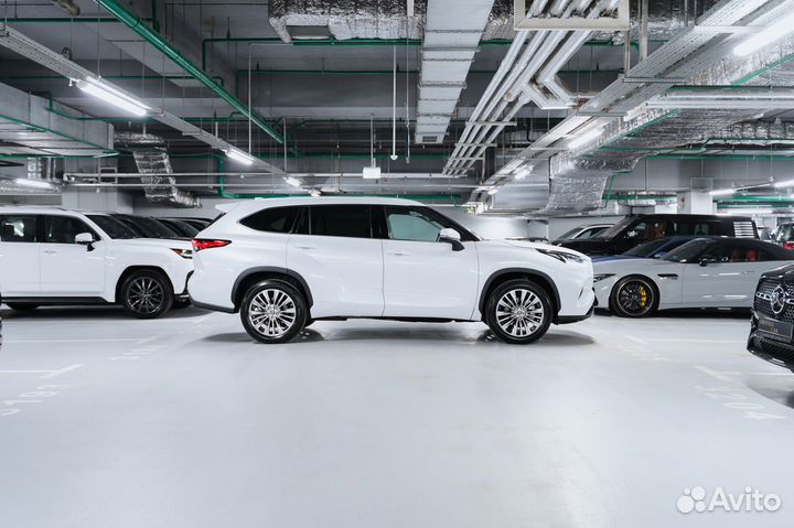 Toyota Highlander 2.0 AT, 2024, 2 км