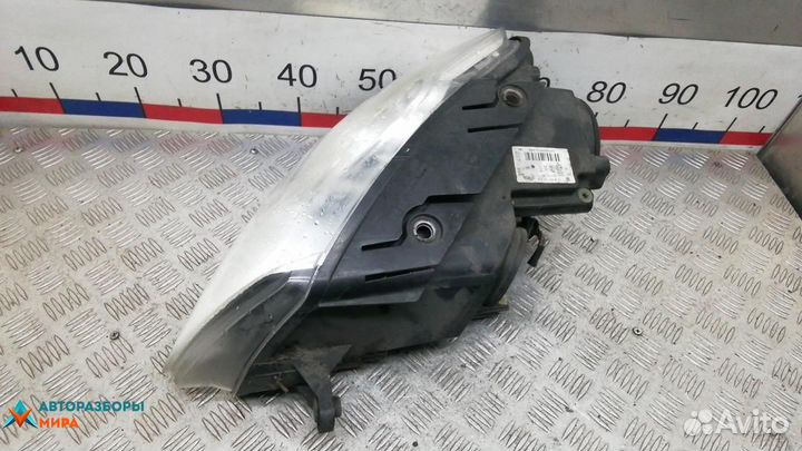 Фара правая Volkswagen Passat B6 2008