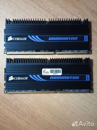 Оперативную память Corsair dominator 2x2gb DDR3