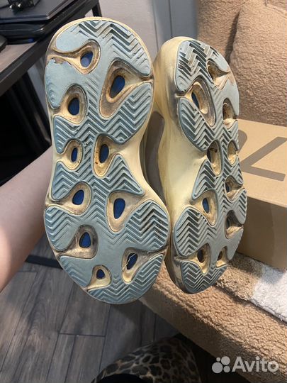 Кроссовки Yeezy 700v3